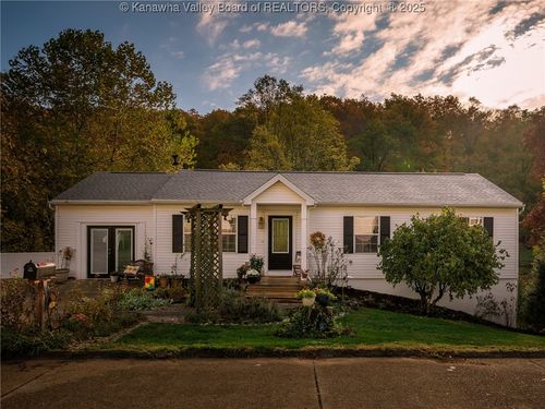 118 Deer Valley Dr, Hurricane, WV, 25526-9447 | Card Image