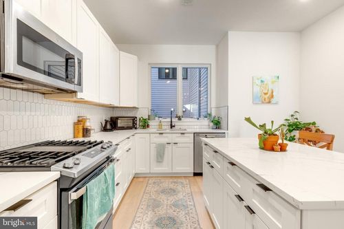 5-2212 N Front St, PHILADELPHIA, PA, 19133-3714 | Card Image