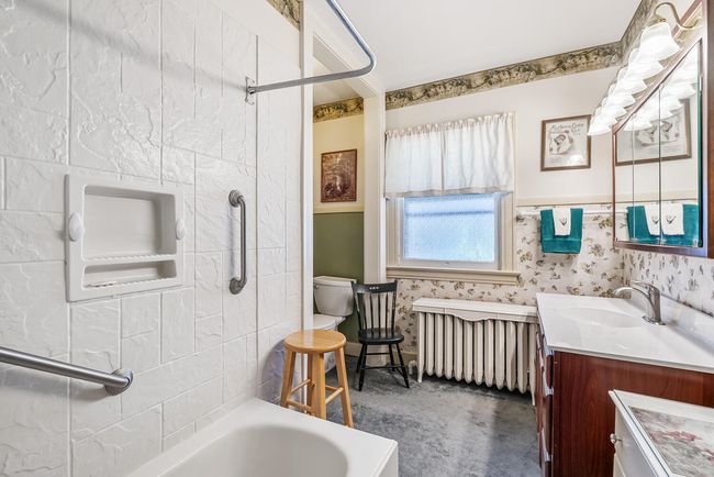 204 Monroe St, House other with 5 bedrooms, 4 bathrooms and null parking in Kalamazoo MI | Image 39