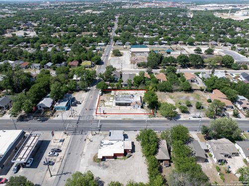 2803 E Houston St, San Antonio, TX, 78202-3218 | Card Image
