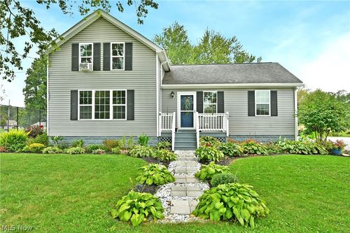 574 Braceville Robinson Rd Nw, Newton Falls, OH, 44444-9542 | Card Image