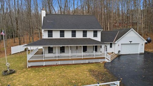 32 Cortland Ln, Bennington, VT, 05201-8337 | Card Image
