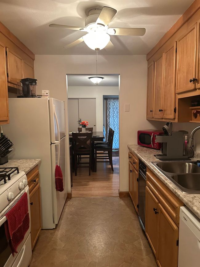 APT-69 - 9 Blackstone Dr, Condo with 2 bedrooms, 2 bathrooms and null parking in Nashua NH | Image 13