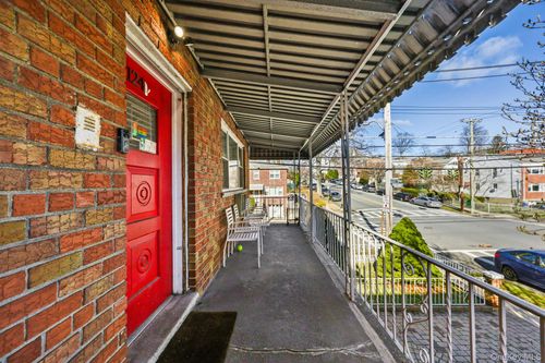 124 Scott Ave, Yonkers, NY, 10704-4318 | Card Image