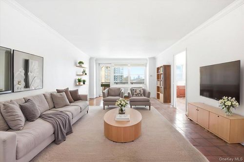 6k-70-20 108 Street, New York, NY, 11375 | Card Image