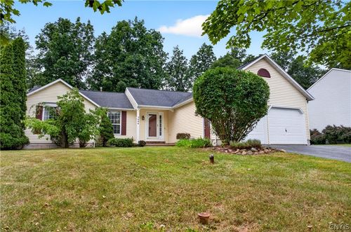 7554 Sugarwood Ln, Syracuse, NY, 13212-4405 | Card Image