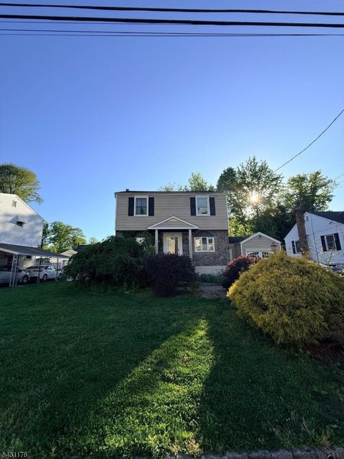 33 Park Dr, Kenilworth, NJ, 07033-1407 | Card Image