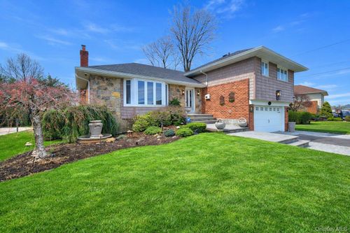 7 Market Drive, Oyster Bay, NY, 11791 | Card Image