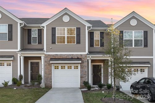 7109 N Mills Rd, Charlotte, NC, 28216-5286 | Card Image