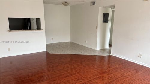 21-g-1032 Twin Lakes Dr, Coral Springs, FL, 33071-5322 | Card Image