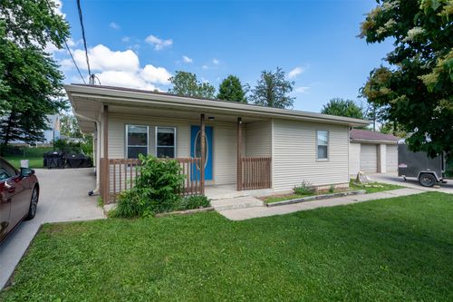 2327 E 37th Ct, Des Moines, IA, 50317-3315 | Card Image