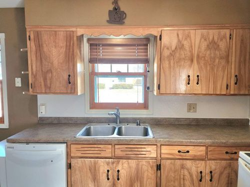 704 Irene Ave, Willmar, MN, 56201-4668 | Card Image