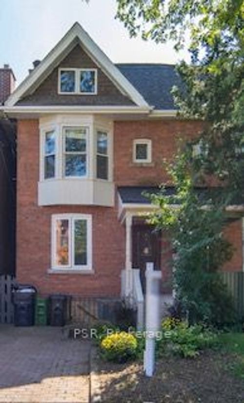 {{alt}} | Card Image