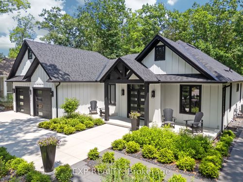 10143 Pinery Bluffs Rd, Grand Bend, ON, N0M1T0 | Card Image
