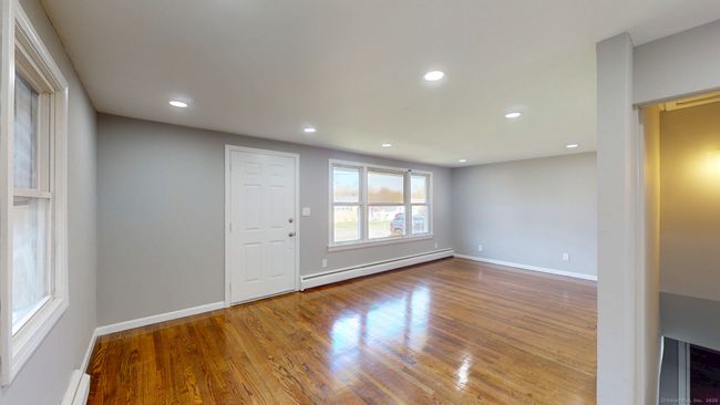 8 Batt St, House other with 5 bedrooms, 2 bathrooms and null parking in Middletown CT | Image 8