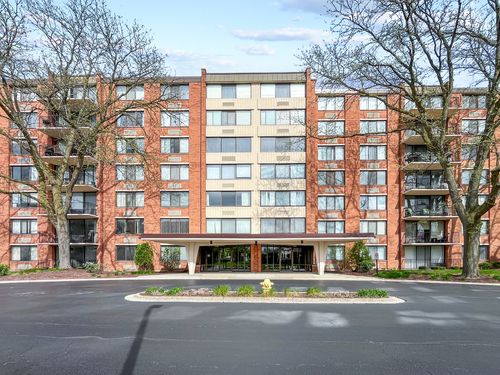 apt-4e-2000 Saint Regis Dr, Lombard, IL, 60148-4958 | Card Image