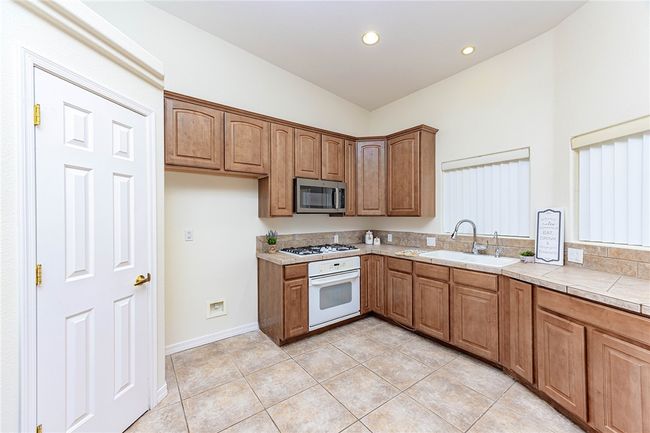 Kitchen | Image 8