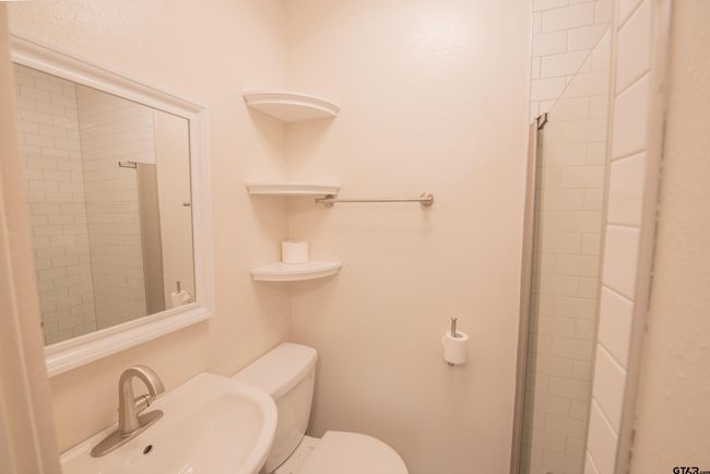 104 E Barker Creek Dr, House other with 3 bedrooms, 2 bathrooms and null parking in Scroggins TX | Image 16