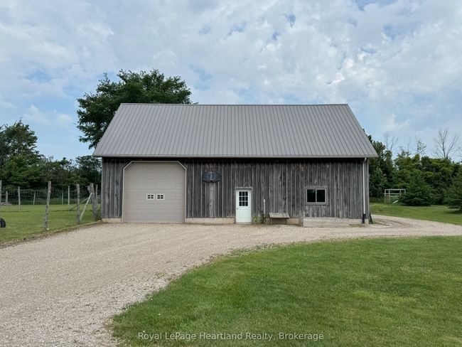 81572 Lucknow Line, Home with 4 bedrooms, 2 bathrooms and 10 parking in Goderich ON | Image 27