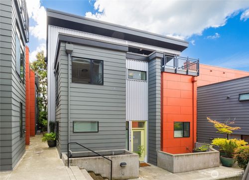b-1808 11th Ave, Seattle, WA, 98122-2421 | Card Image