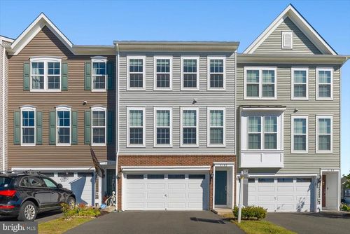 8182 Broad Pl, MANASSAS, VA, 20110-1757 | Card Image