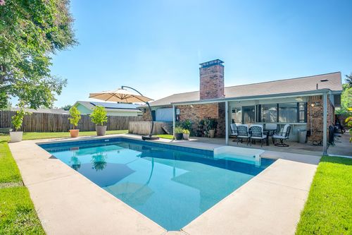 3829 Walnut Dr, Bedford, TX, 76021-5129 | Card Image