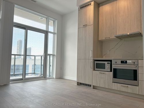 312-38 Honeycrisp Cres, Concord, ON, L4K0M8 | Card Image