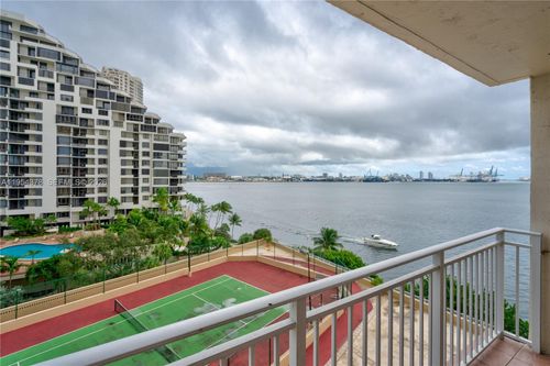 apt-811-770 Claughton Island Dr, Miami, FL, 33131-2627 | Card Image