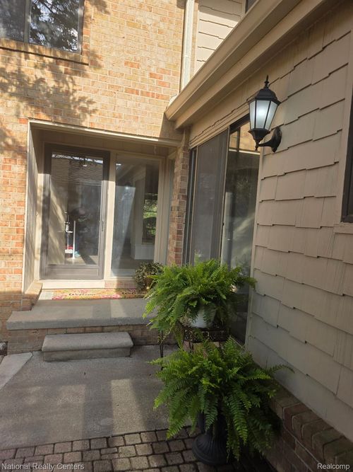 7103 Pebble Park Dr, West Bloomfield, MI, 48322-3506 | Card Image