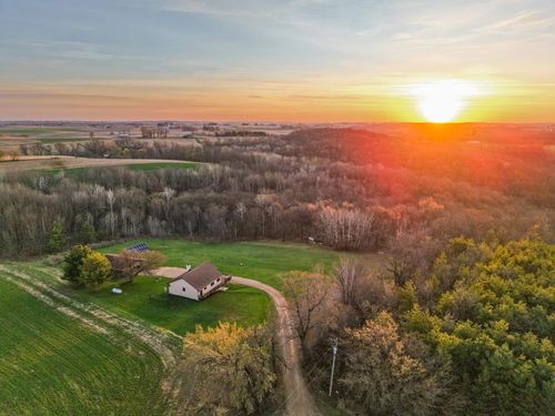 E5390 Parker Dr, Viroqua, WI, 54665-7839 | Card Image