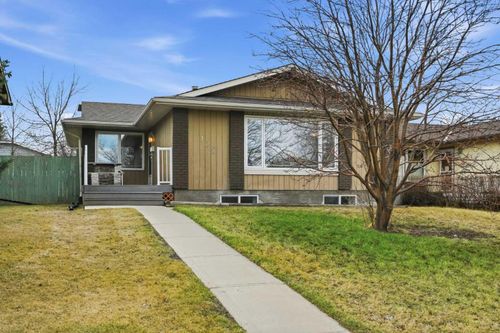 138 Midcrest Cres Se, Calgary, AB, T2X1B6 | Card Image