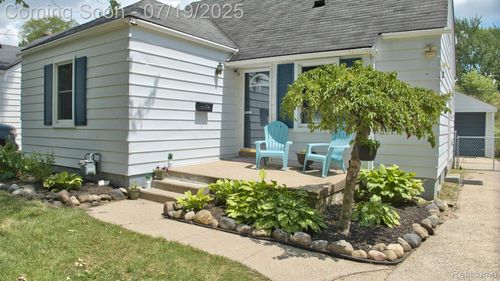 15952 Kinloch, Redford, MI, 48239-3877 | Card Image