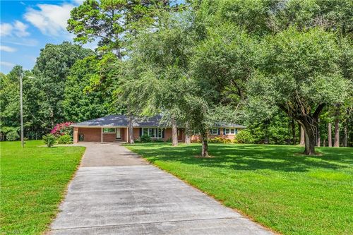 8544 Walnut Cove Rd, Walnut Cove, NC, 27052-9647 | Card Image