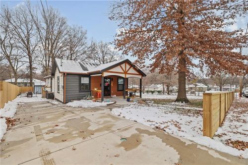 811 S Marion Ave, Independence, MO, 64052-4135 | Card Image