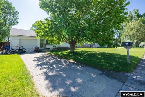 808 Charles Ave, Worland, WY, 82401-4018 | Card Image
