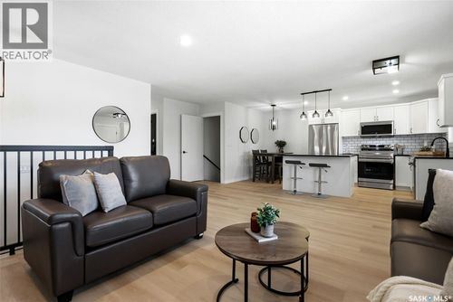 915 Rowell Cres N, Regina, SK, S4X2A5 | Card Image