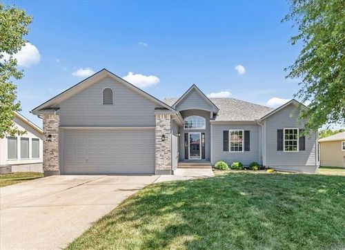 709 Sw Graystone Dr, Grain Valley, MO, 64029-9377 | Card Image