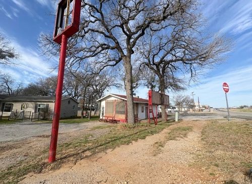 100 Live Oak St, Sanctuary, TX, 76020-2023 | Card Image