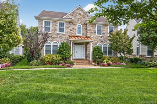 92 W Overlook, Port Washington, NY, 11050-4702 | Card Image