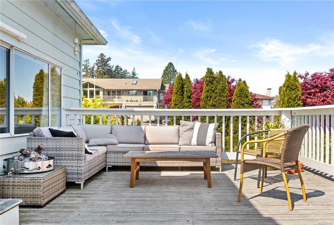 931 Mesher Pl, House other with 3 bedrooms, 3 bathrooms and 4 parking in Esquimalt BC | Image 25
