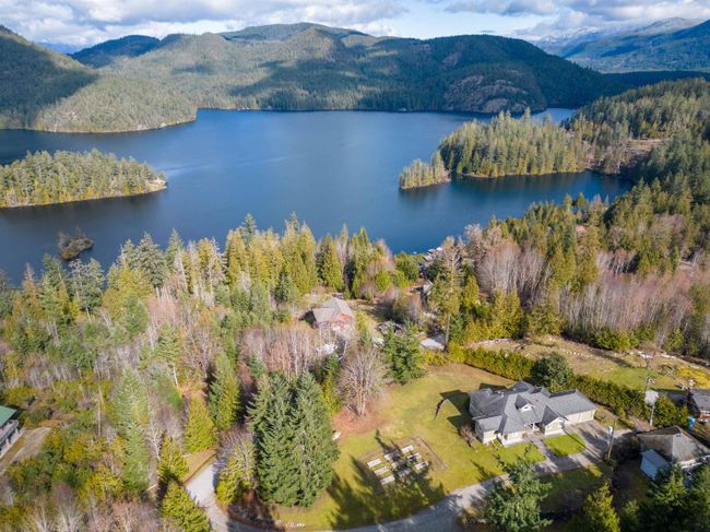 4736 Bear Bay Road, House other with 5 bedrooms, 3 bathrooms and 10 parking in Pender Harbour BC | Image 4
