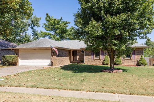 2099 W Nottingham Street, Springfield, MO, 65810 | Card Image