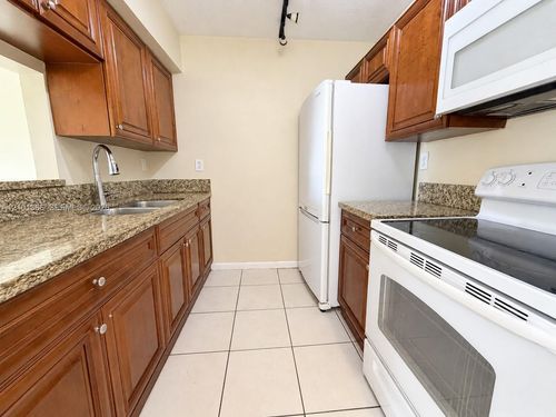210-230 Nw 107th Ave, Miami, FL, 33172-3849 | Card Image