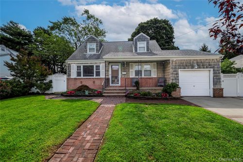 296 Heathcote Rd, Lindenhurst, NY, 11757-1742 | Card Image