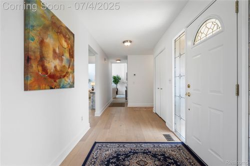 938 Brookwood Ln E, Rochester Hills, MI, 48309-1546 | Card Image