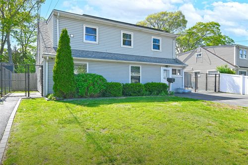 63 William St, Copiague, NY, 11726-3717 | Card Image