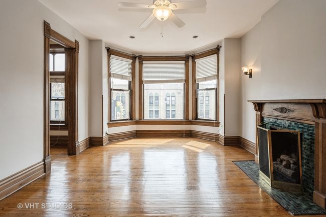 3 - 3216 North Ave, Condo with 3 bedrooms, 2 bathrooms and 2 parking in Chicago IL | Image 4