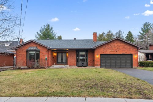 284 Harrington St, Arnprior, ON, K7S2V1 | Card Image