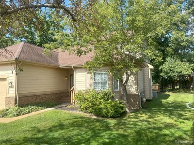 30725 Sandalwood Circle, Condo with 3 bedrooms, 2 bathrooms and null parking in Novi MI | Image 3