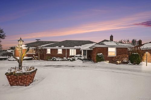 20880 Revere St, Saint Clair Shores, MI, 48080-1125 | Card Image